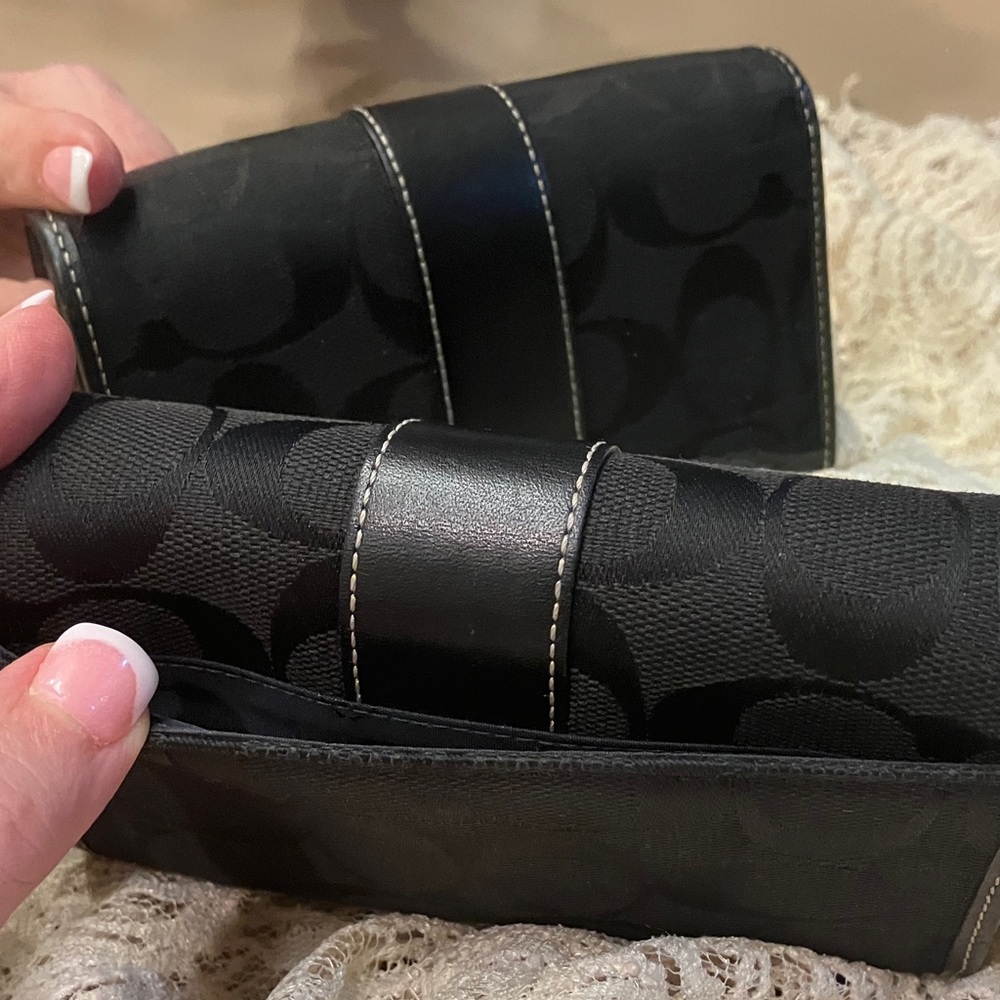 Coach Black Designer Signature Wallet - Picture 3 of 13